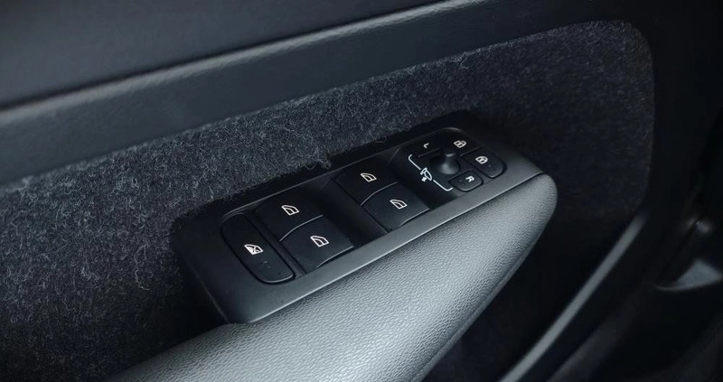Volvo XC 40 cena 114900 przebieg: 121062, rok produkcji 2019 z Kraków małe 781